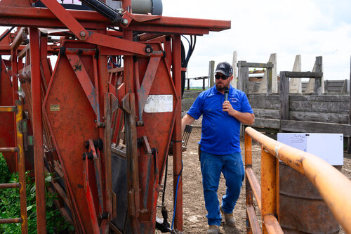 Ben Albright explains the use of hormones and vaccines in beef cattle. Photo credit: Joseph L. Murphy/Iowa Soybean Association