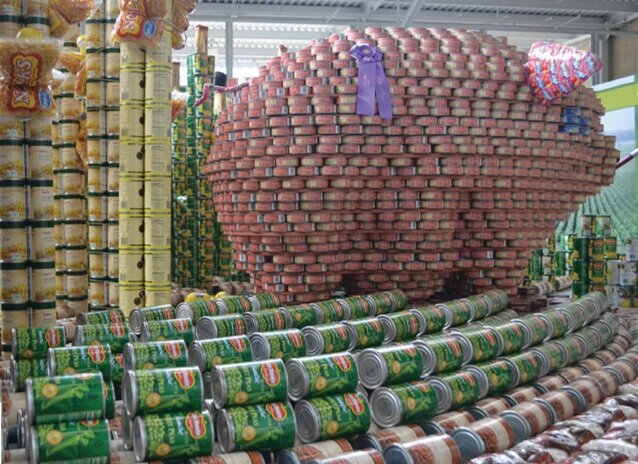 In 2011, Iowa FFP brought Canstruction to the fair, building a farm scene with thousands of canned goods.